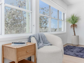 Relax on Marine Parade, 2 Bedroom Apartment